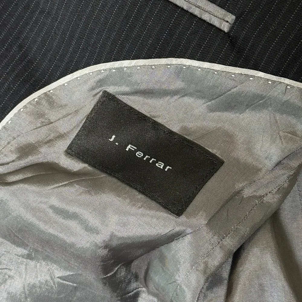 J Ferrar Men's Blazer Sport Coat Size 40R Black Pinstripe Wool Blend
